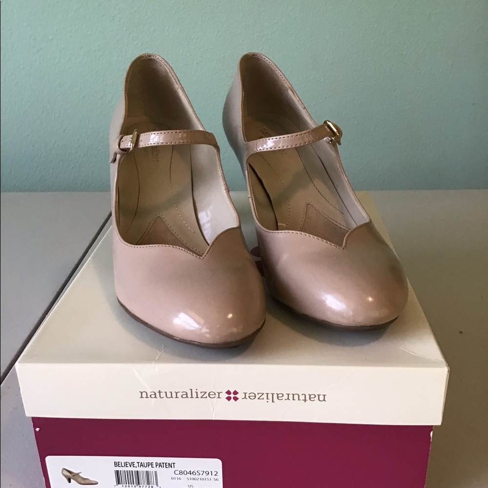 Naturalizer, taupe patent leather heels, 8.5M